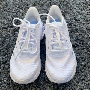 Nike Women's Revolution 5 Running Shoes
Color: White Size 7.5